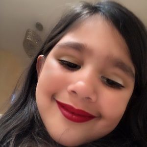 Meet your Posher, Aisha